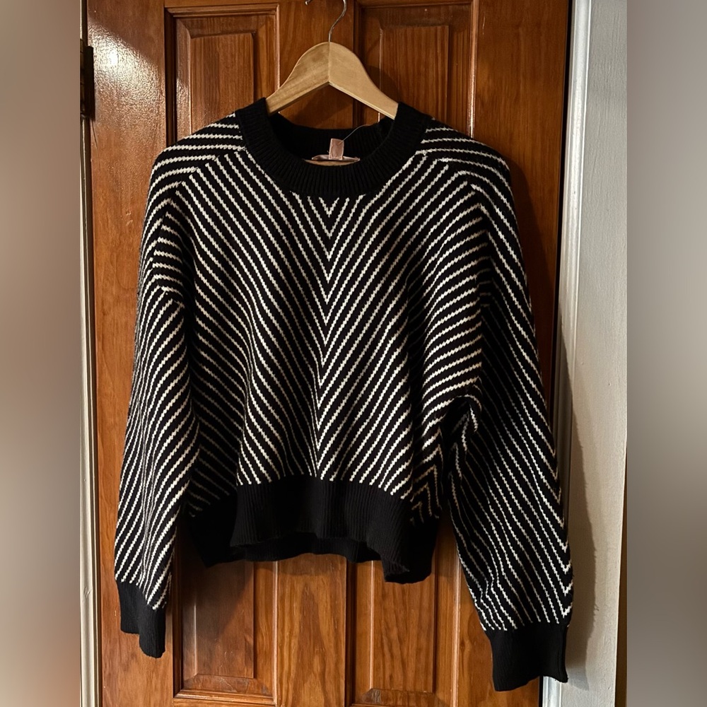 Philosophy Chevron Patterned Sweater in Black and White NWT